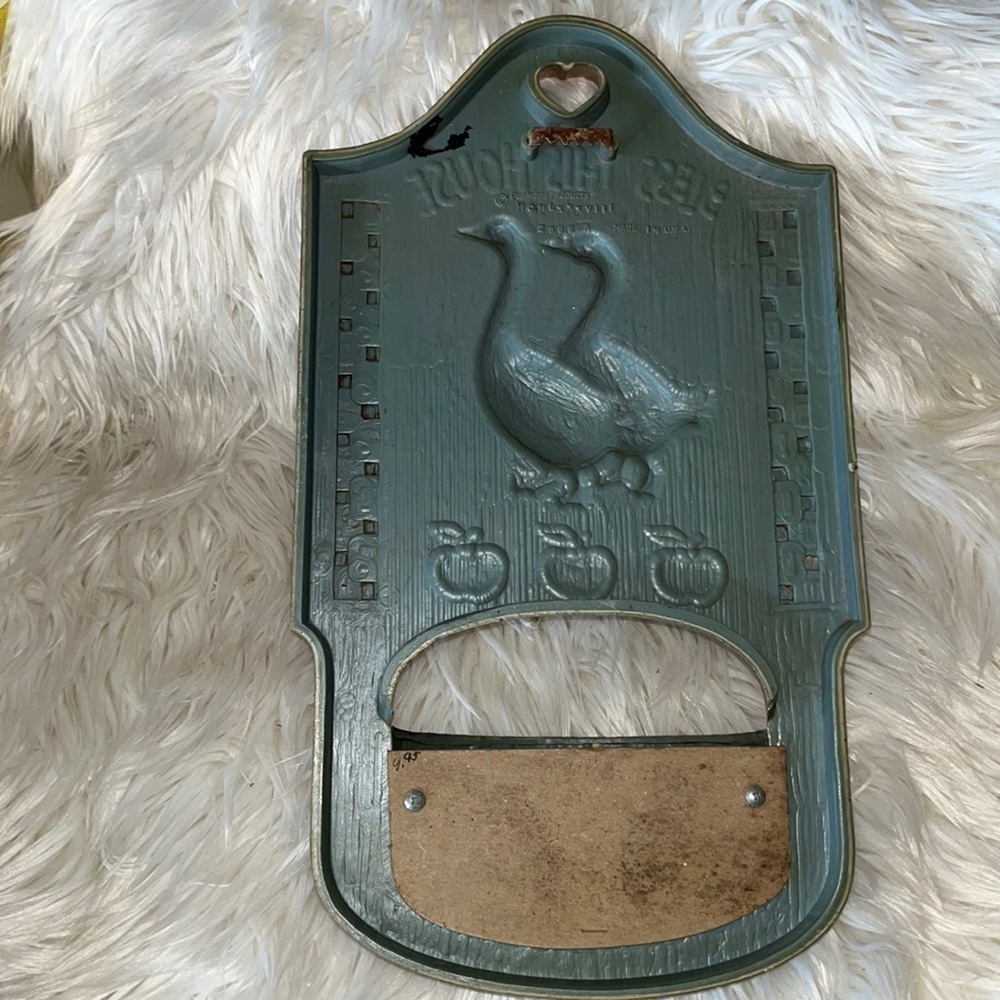 Burwood Homco BLESS THIS HOUSE Wall Pocket Plaque. Painted gold. - Picture 6 of 6